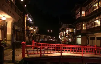 千と千尋の神隠しのような銀山温泉の美しい夜景