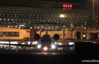仙台空港の夜景 RWY27ENDから眺める飛行機の離着陸
