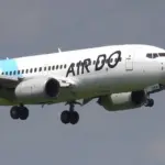仙台空港RWY09に着陸するエアドゥのボーイング737-700