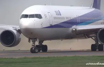 庄内空港 飛行機離陸映像 ANA 全日本空輸のボーイング767-300