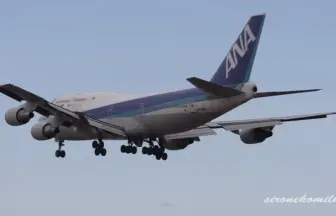仙台空港でANAジャンボ機が低空飛行 全日本空輸「心の翼プロジェクト」ボーイング747卒業フライト