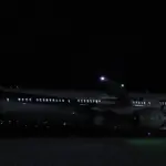 冬の秋田空港 全日本空輸 ボーイング787-8 夜の着陸