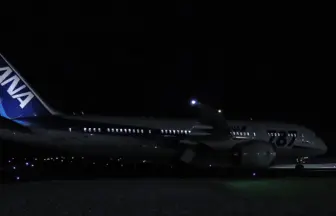 冬の秋田空港 全日本空輸 ボーイング787-8 夜の着陸