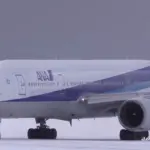 秋田空港2機着陸映像 全日本空輸 ボーイング777-200 & 日本航空 ボーイング737-800