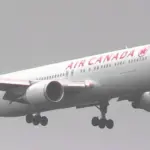 成田国際空港に着陸するエアカナダ ボーイング777-300