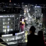 福岡市街地の夜景 博多駅ビル JR博多シティ つばめの杜ひろば
