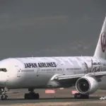 大阪伊丹空港 日本航空 鶴丸＆サンアーク新旧塗装ボーイング777の離着陸