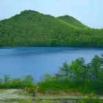 鳴子温泉郷の美しい自然風景【潟沼】エメラルドやブルーに水の色が変わるカルデラ湖