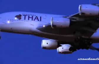 成田国際空港 タイ国際航空の巨大飛行機 エアバスA380-800の着陸