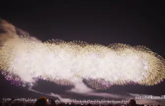 2015年 ぎおん柏崎まつり「海の大花火大会」名物の尺玉100発一斉打上